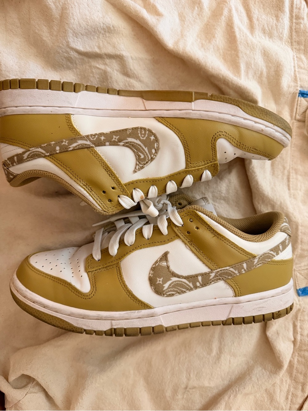 Nike Dunks Paisley. Barley colorway. Worn a handful of times. Women’s 8.5.